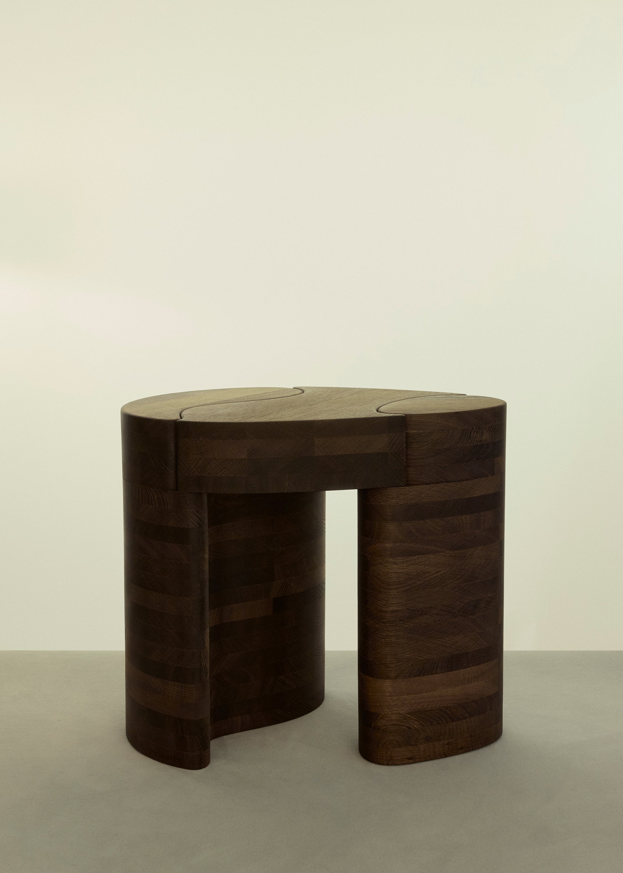 Curvy Stool – Studio Pneuma